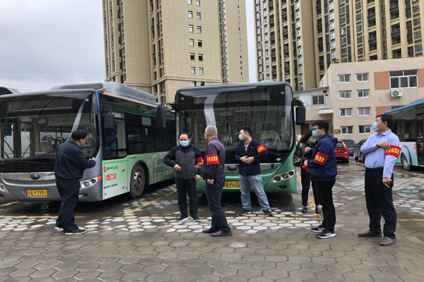 中共鄭州赫喆文化傳播有限公司黨支部開(kāi)展“疫情防控常態(tài)化，為公共交通助力”志愿服務(wù)實(shí)踐活動(dòng)