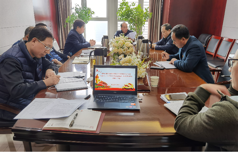 集團(tuán)公司黨委理論學(xué)習(xí)中心組專題學(xué)習(xí)《習(xí)近平關(guān)于防范風(fēng)險(xiǎn)挑戰(zhàn)、應(yīng)對(duì)突發(fā)事件論述摘編》等文件精神